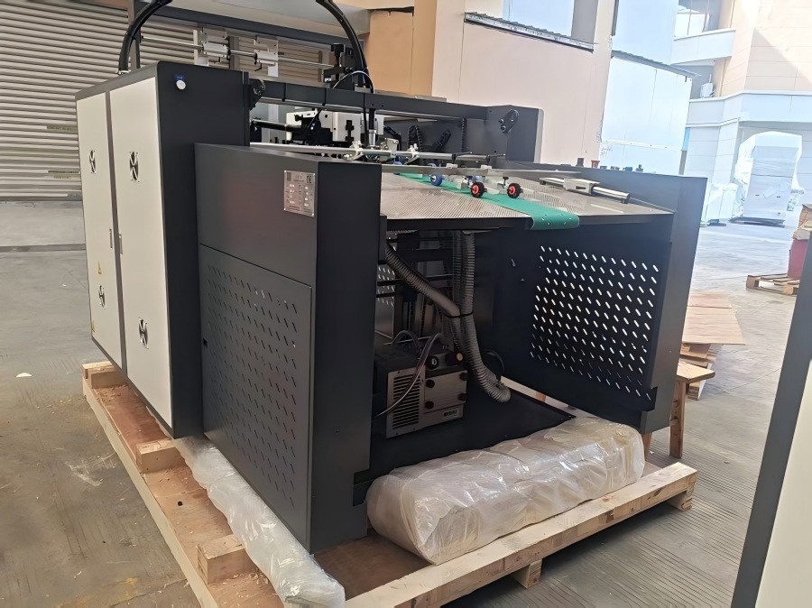 Жаңа Star YFMD-1050 автоматты жоғары жылдамдықты ламинаттау машинасы Бразилияға жөнелтілетін болады!