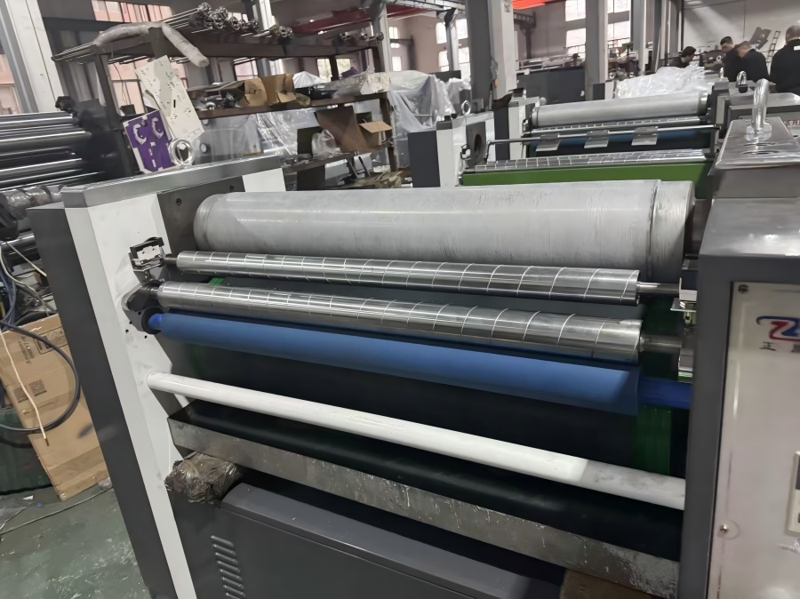 NEW STAR компаниясының YF-920C өнеркәсіптік үлгідегі бедерлі машинасы өндірісте!